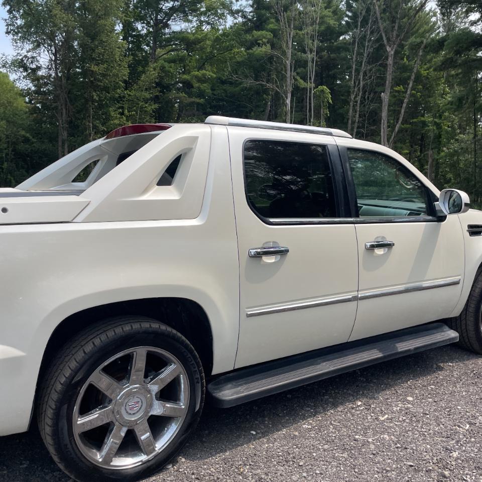 Cadillac Escalade EXT AWD 4dr Premium 2012