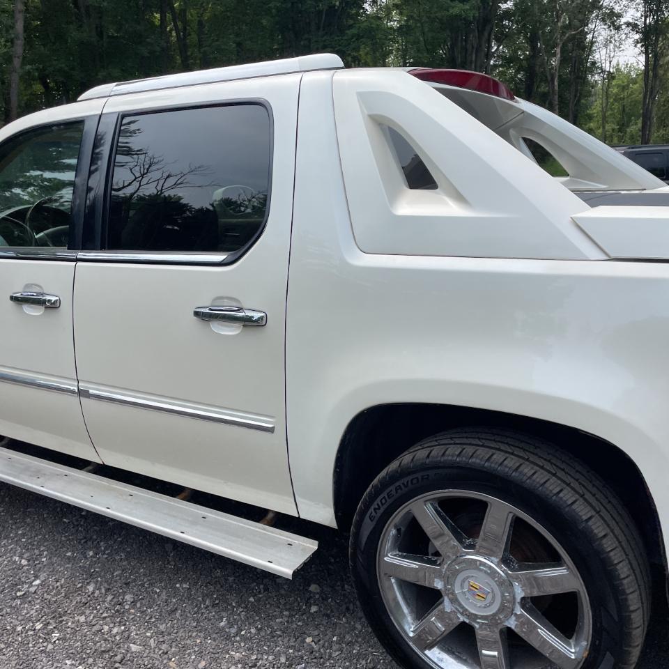 Cadillac Escalade EXT AWD 4dr Premium 2012