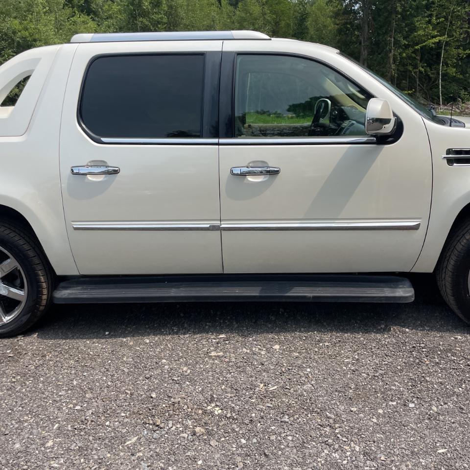 Cadillac Escalade EXT AWD 4dr Premium 2012