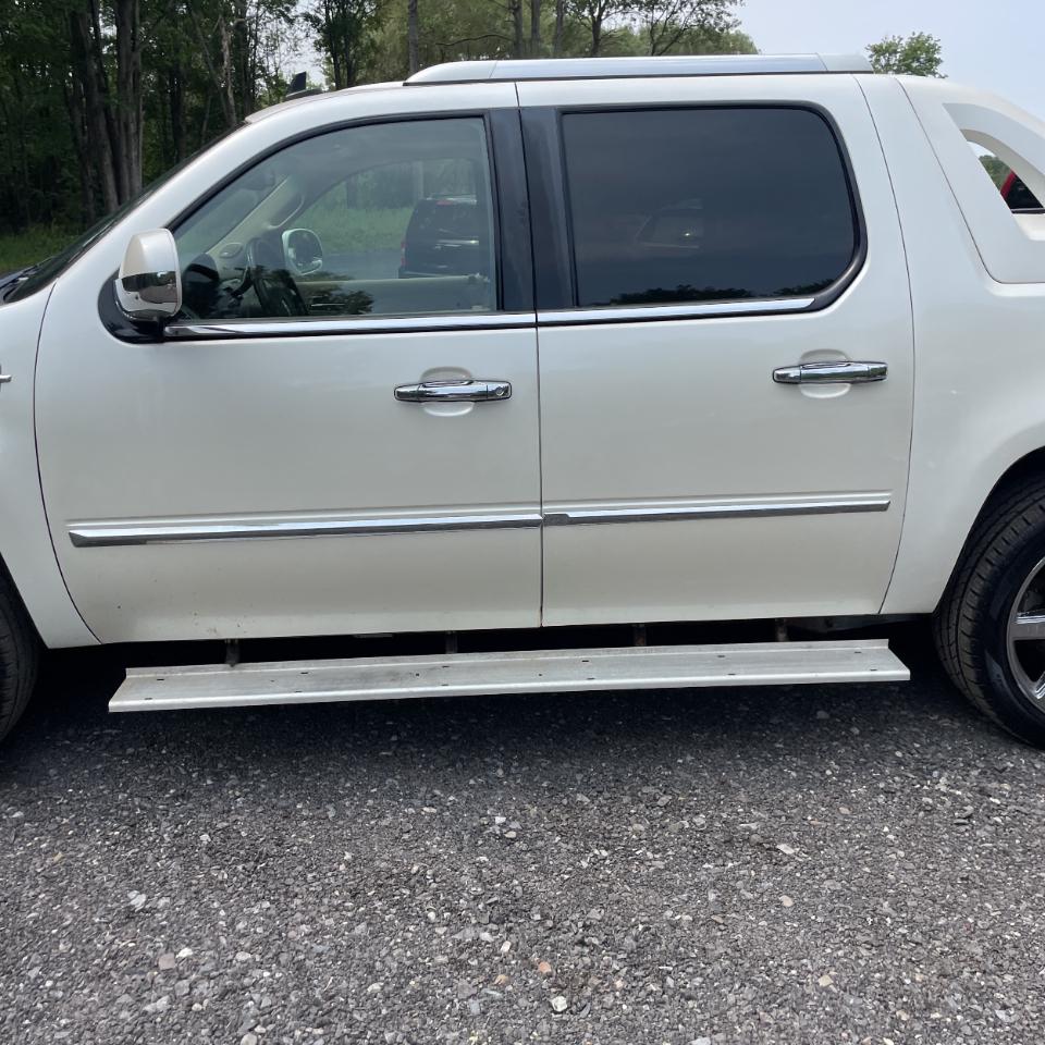 Cadillac Escalade EXT AWD 4dr Premium 2012