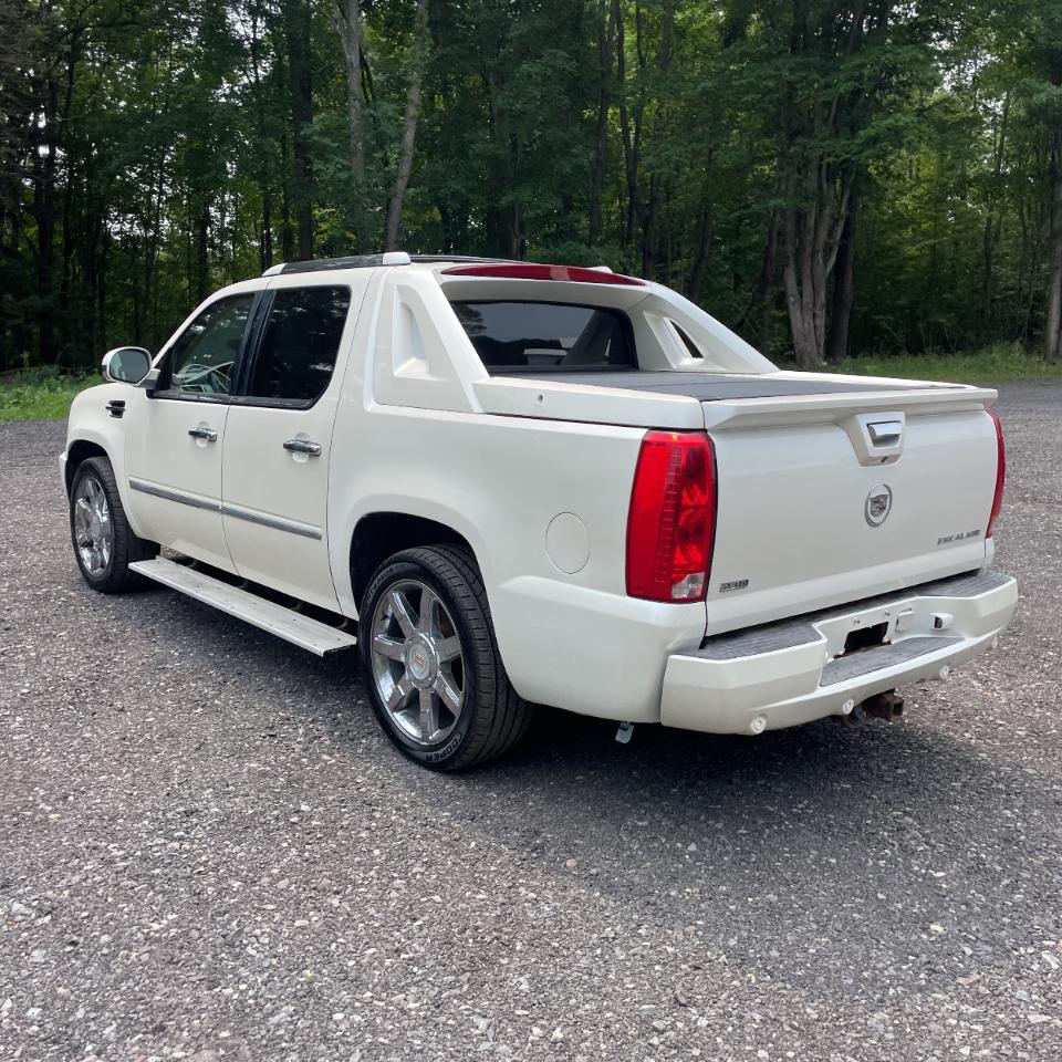 Cadillac Escalade EXT AWD 4dr Premium 2012