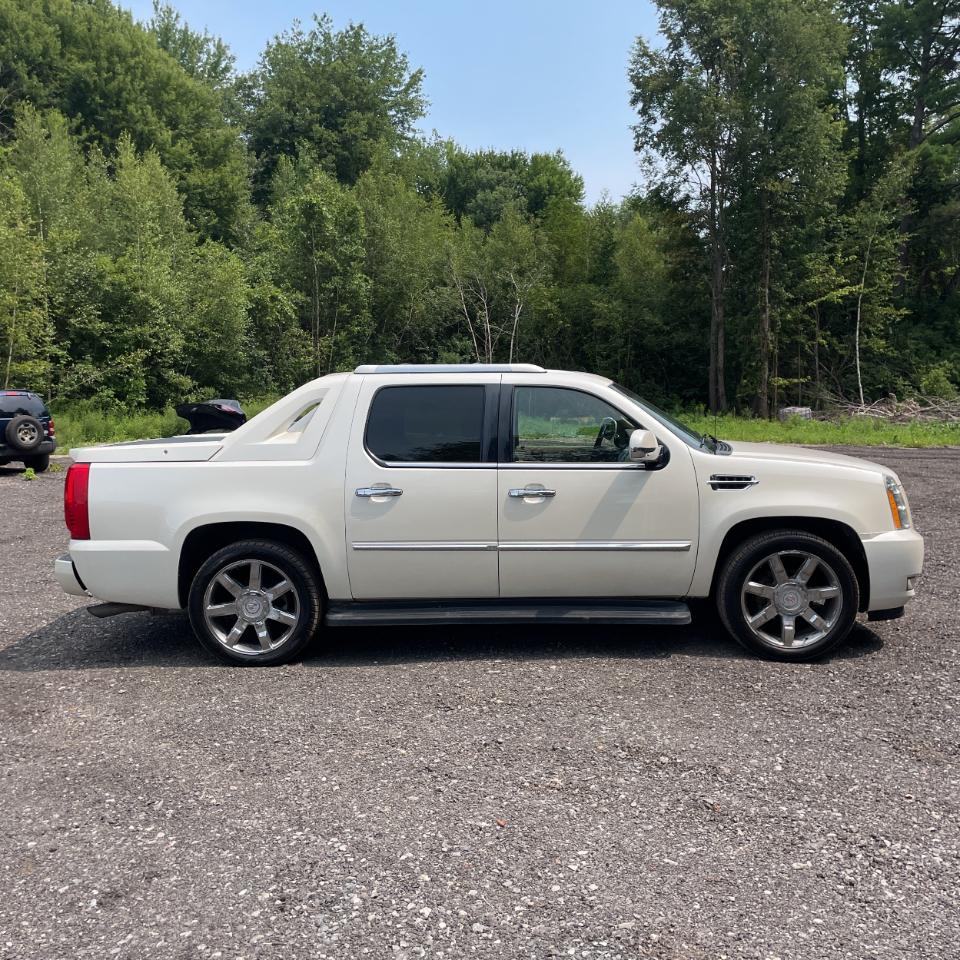 Cadillac Escalade EXT AWD 4dr Premium 2012