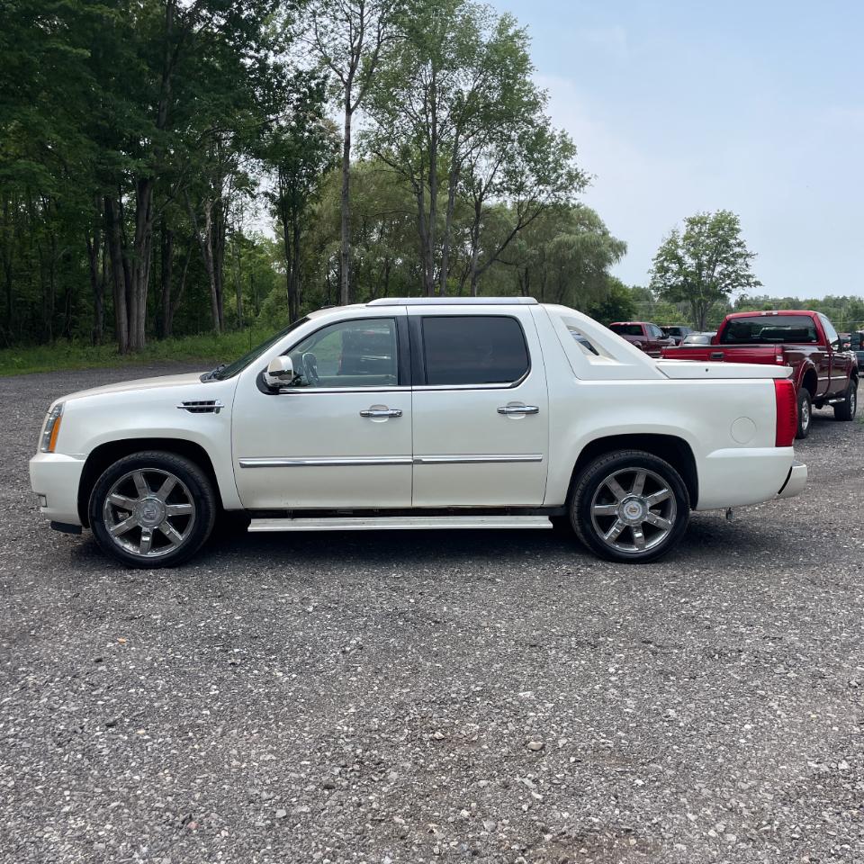 Cadillac Escalade EXT AWD 4dr Premium 2012