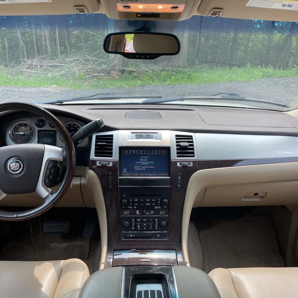 Cadillac Escalade EXT AWD 4dr Premium 2012