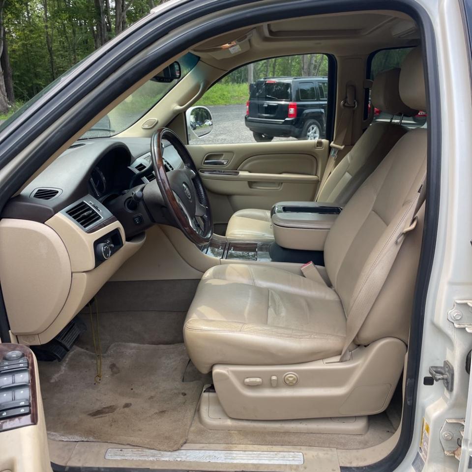 Cadillac Escalade EXT AWD 4dr Premium 2012