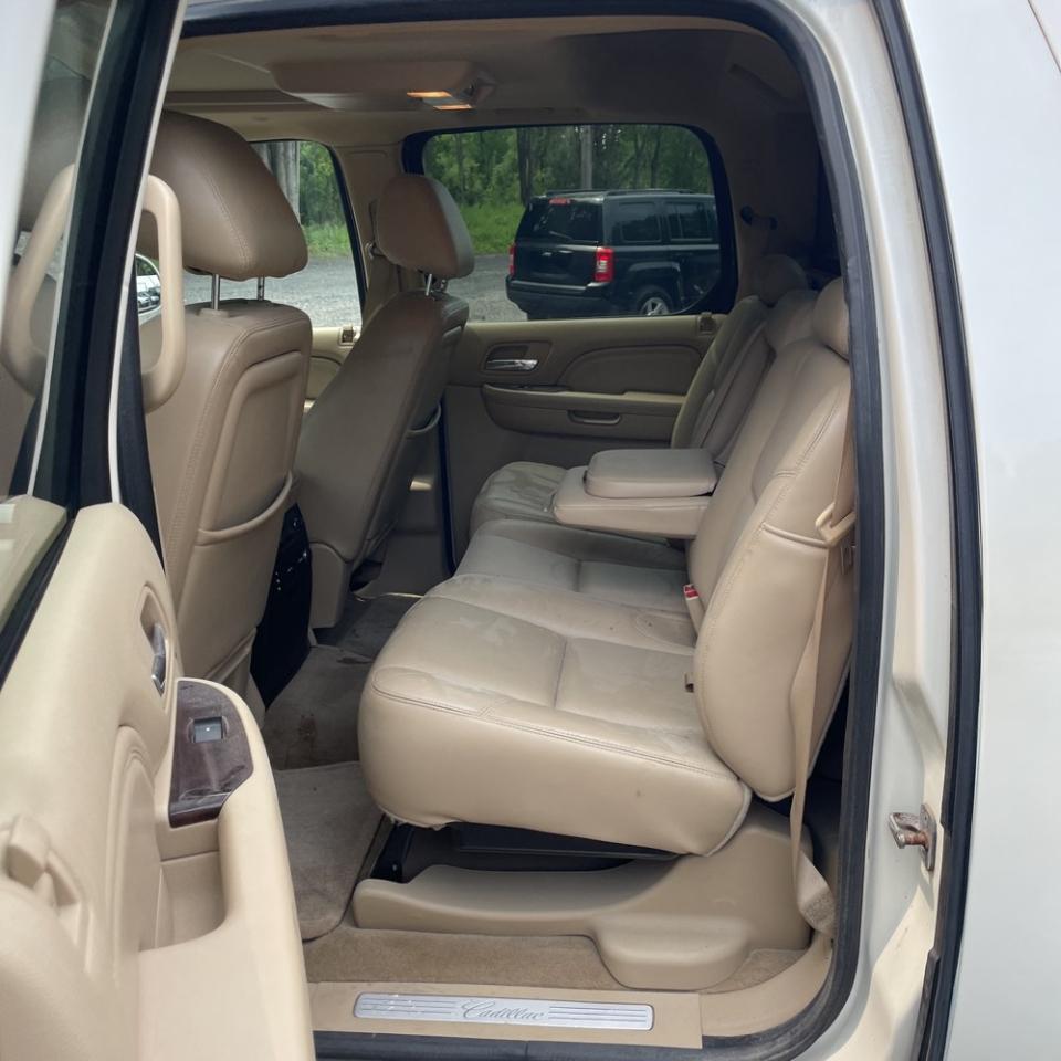 Cadillac Escalade EXT AWD 4dr Premium 2012