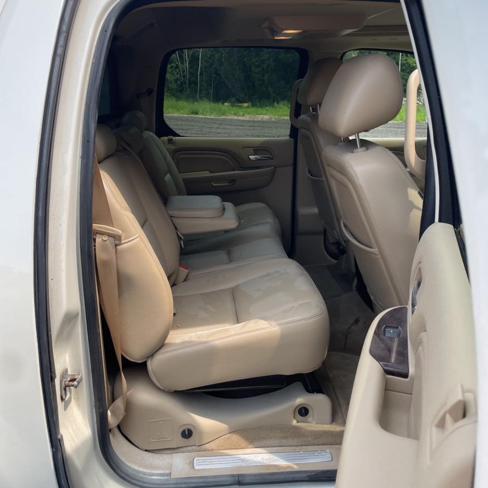Cadillac Escalade EXT AWD 4dr Premium 2012