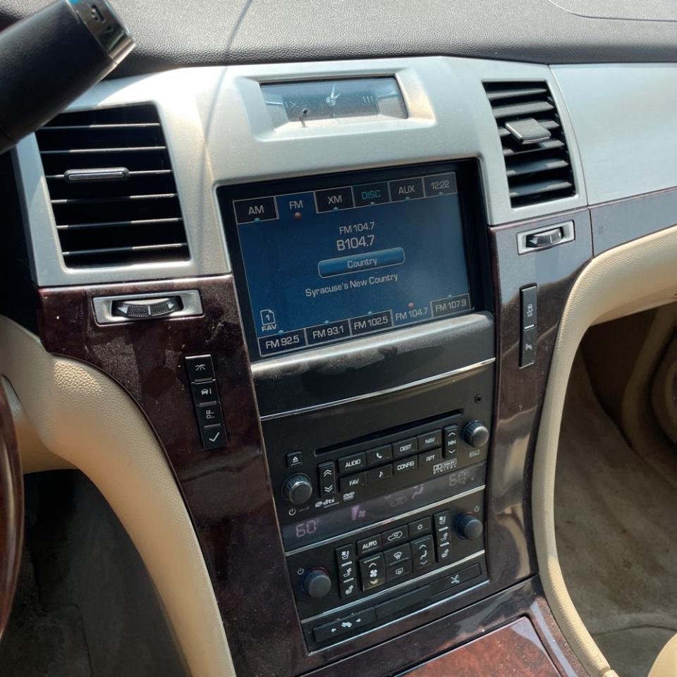 Cadillac Escalade EXT AWD 4dr Premium 2012