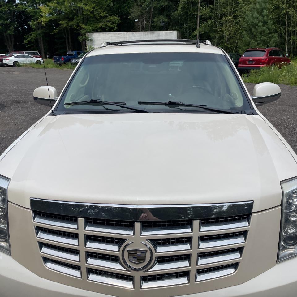 Cadillac Escalade EXT AWD 4dr Premium 2012