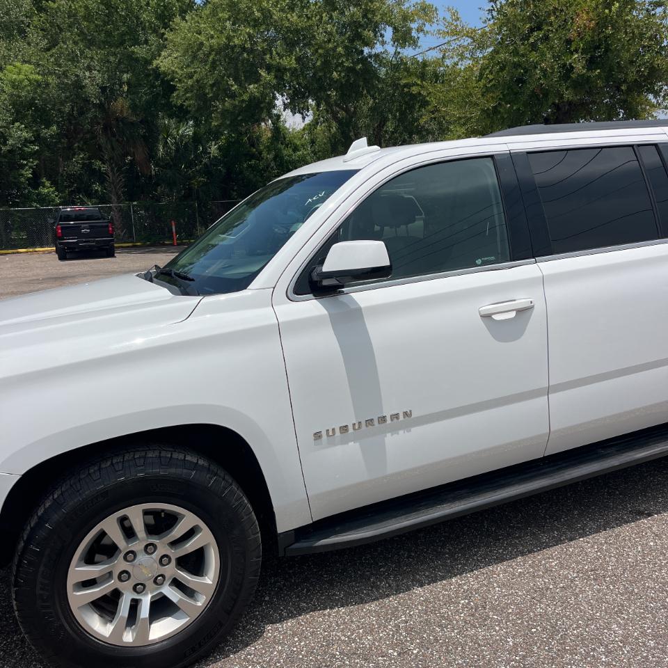 Chevrolet Suburban 4WD 4dr 1500 LT 2019