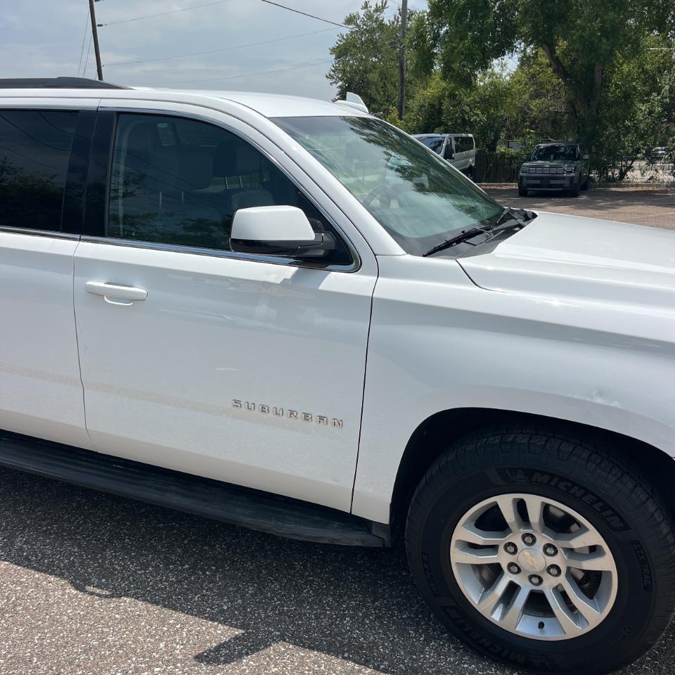 Chevrolet Suburban 4WD 4dr 1500 LT 2019