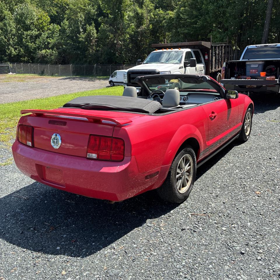Ford Mustang 2dr Conv Deluxe 2005