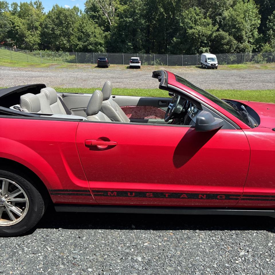 Ford Mustang 2dr Conv Deluxe 2005
