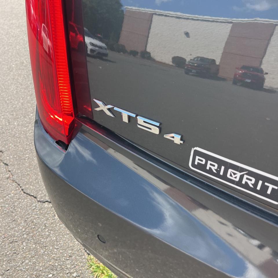 Cadillac XTS 4dr Sdn Luxury AWD 2015