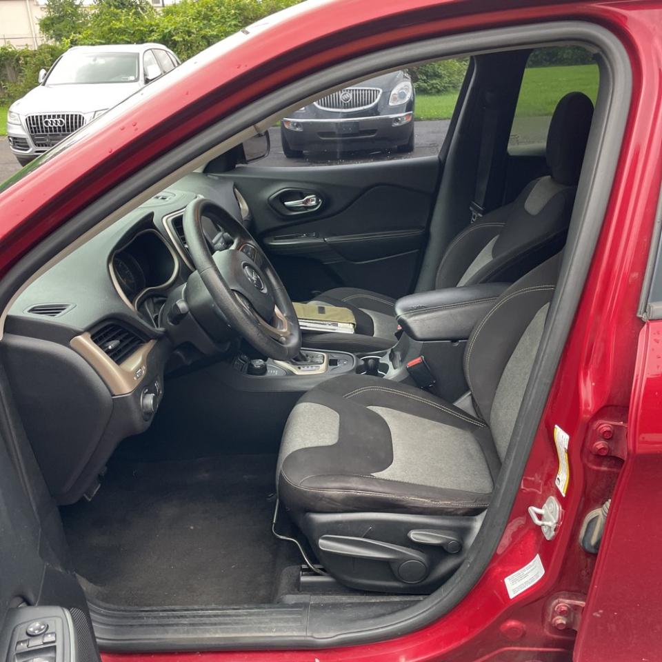 Jeep Cherokee 4WD 4dr Sport 2015