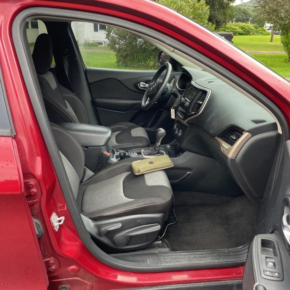 Jeep Cherokee 4WD 4dr Sport 2015