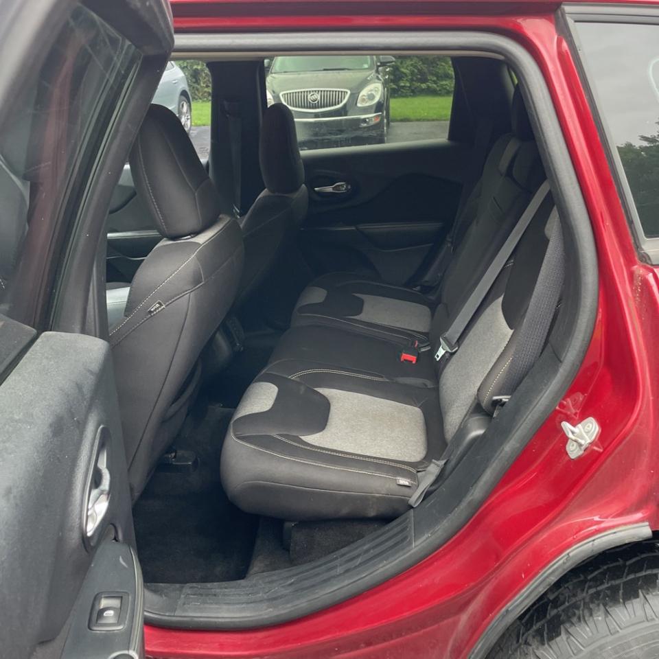 Jeep Cherokee 4WD 4dr Sport 2015