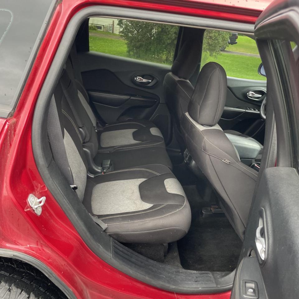 Jeep Cherokee 4WD 4dr Sport 2015