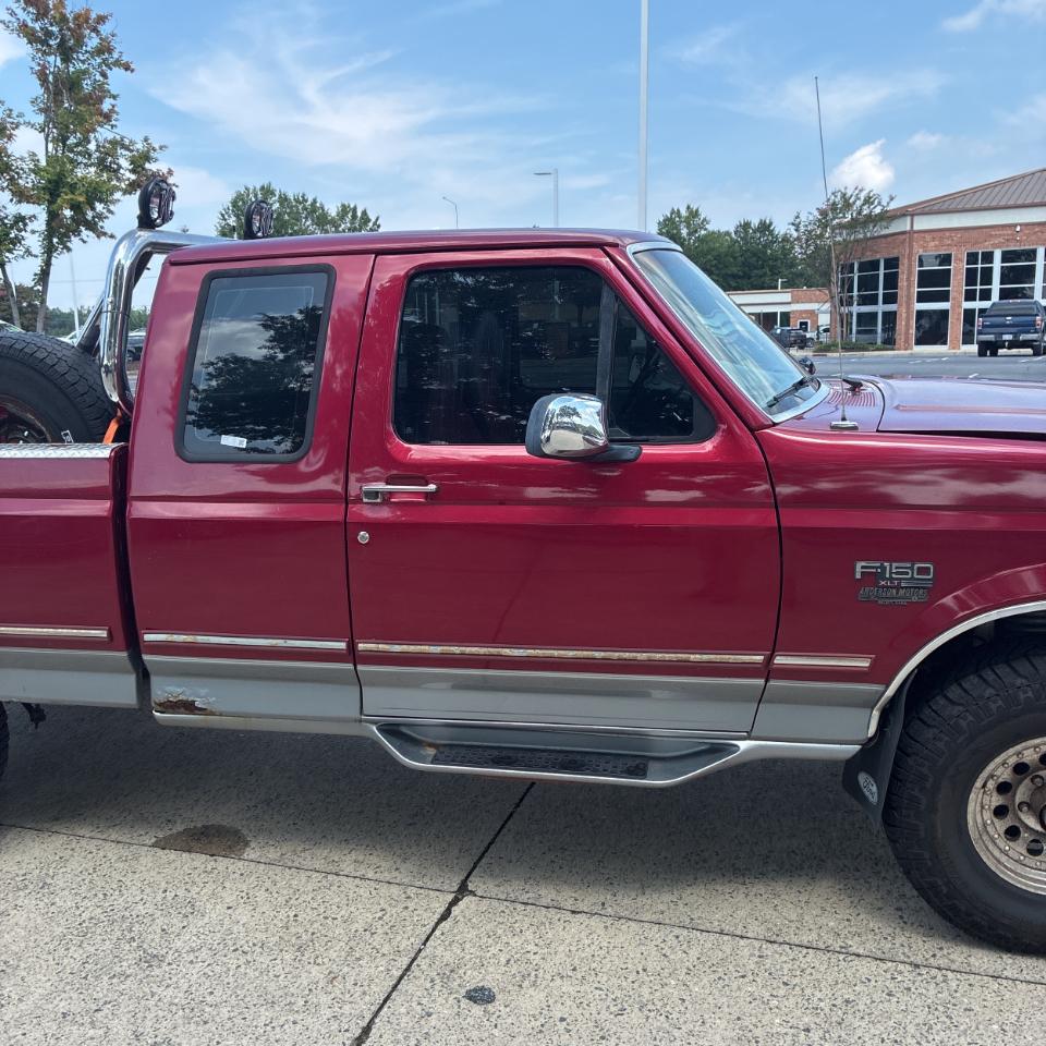 Ford F-150 Supercab 138.8" WB 4WD 1995