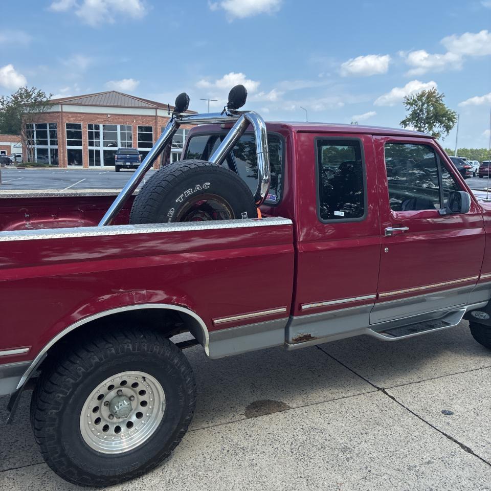 Ford F-150 Supercab 138.8" WB 4WD 1995
