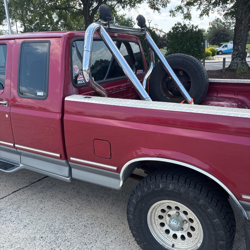 Ford F-150 Supercab 138.8" WB 4WD 1995