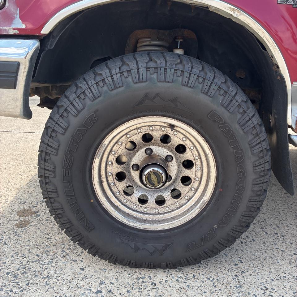 Ford F-150 Supercab 138.8" WB 4WD 1995