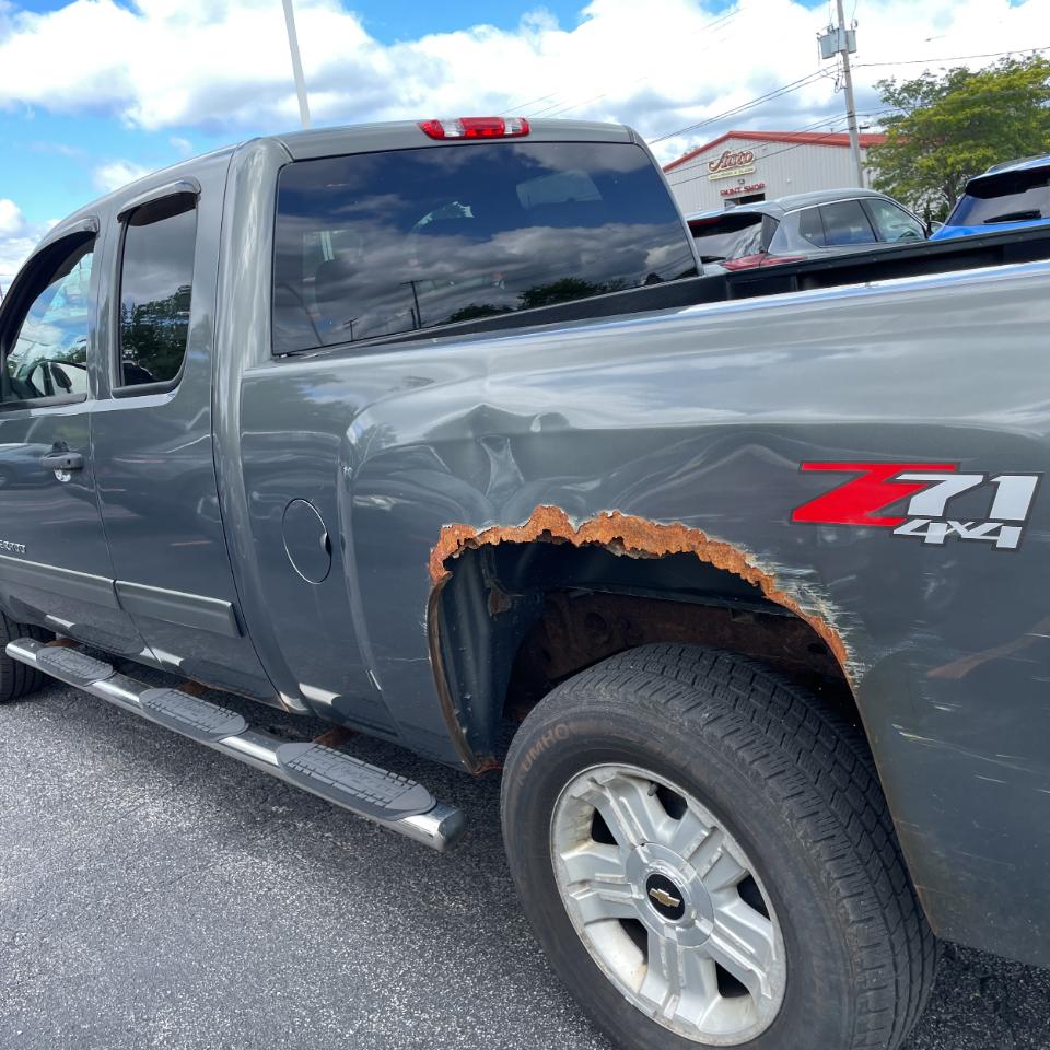 Chevrolet Silverado 1500 4WD Ext Cab 143.5" LT 2011