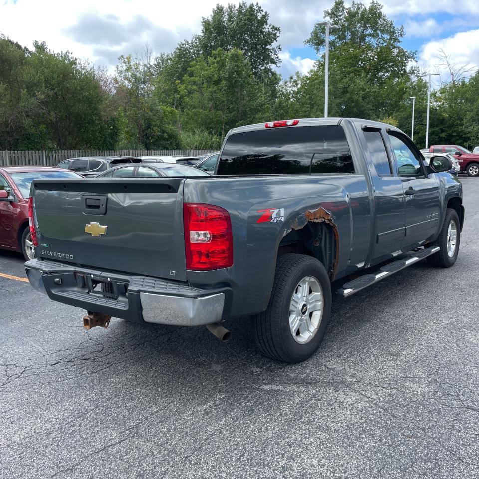 Chevrolet Silverado 1500 4WD Ext Cab 143.5" LT 2011