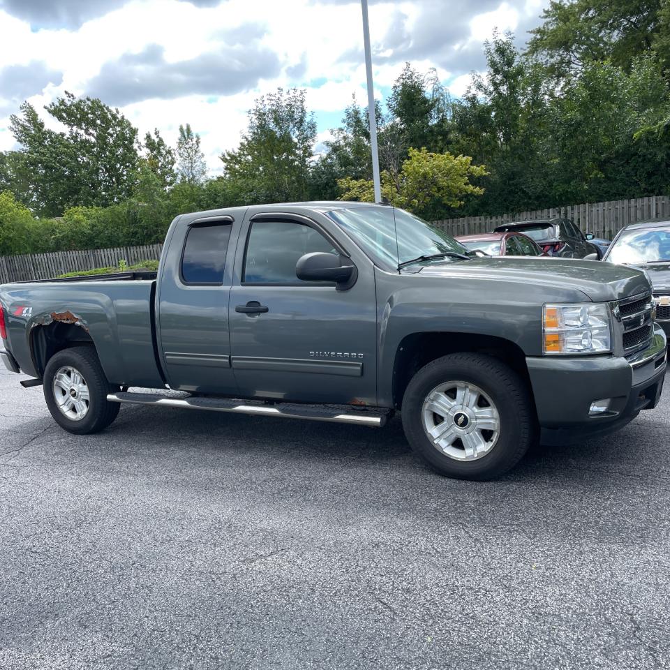 Chevrolet Silverado 1500 4WD Ext Cab 143.5" LT 2011