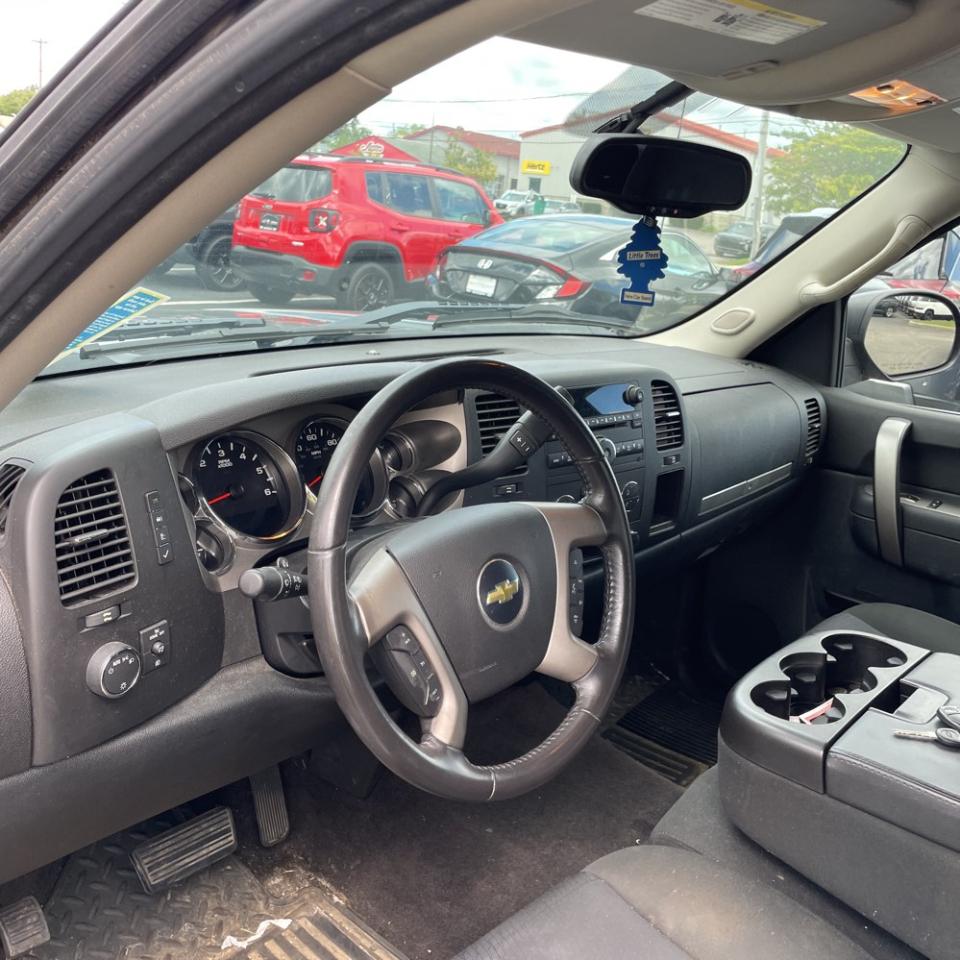 Chevrolet Silverado 1500 4WD Ext Cab 143.5" LT 2011