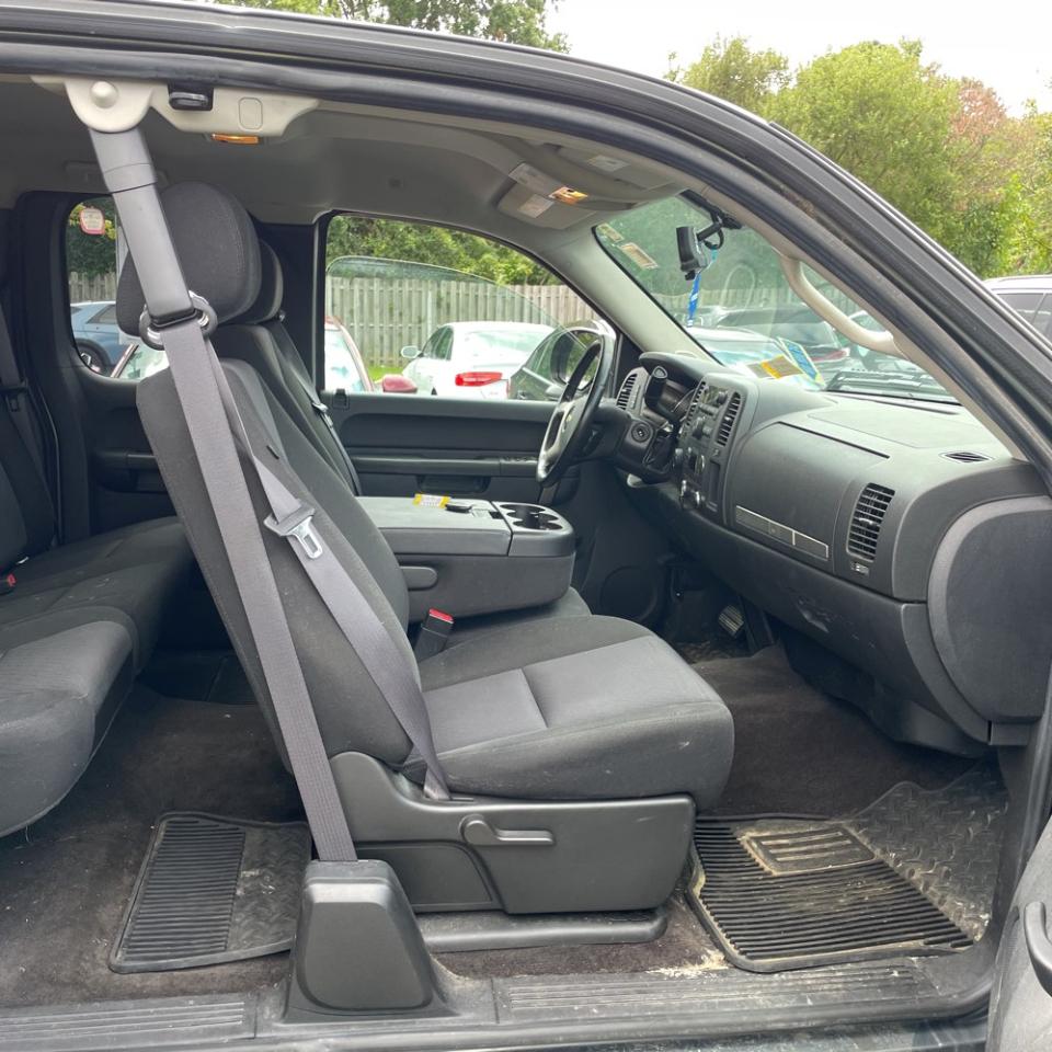 Chevrolet Silverado 1500 4WD Ext Cab 143.5" LT 2011