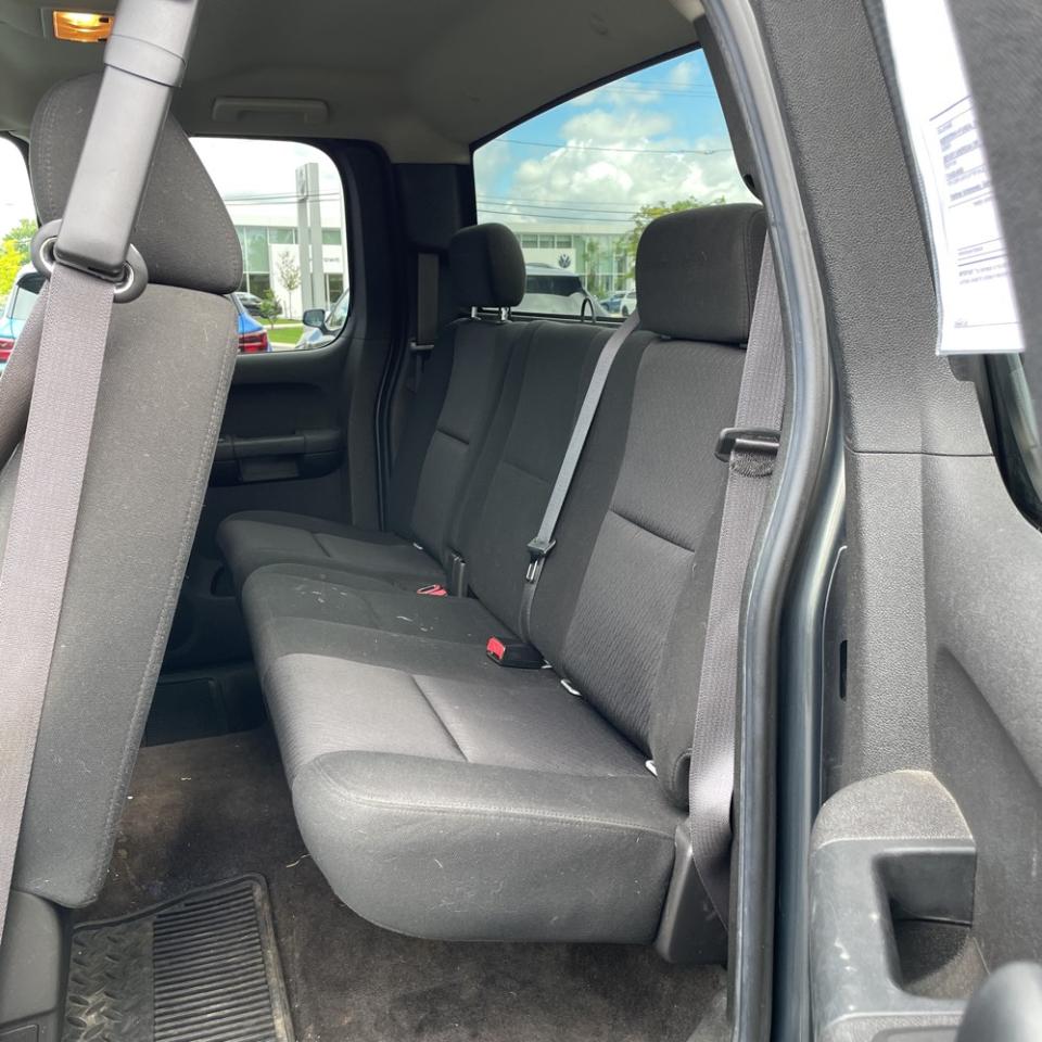 Chevrolet Silverado 1500 4WD Ext Cab 143.5" LT 2011