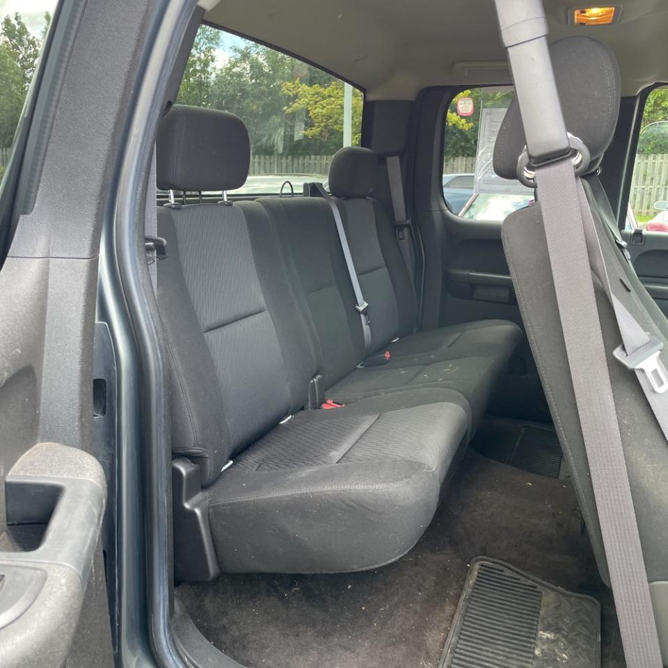Chevrolet Silverado 1500 4WD Ext Cab 143.5" LT 2011