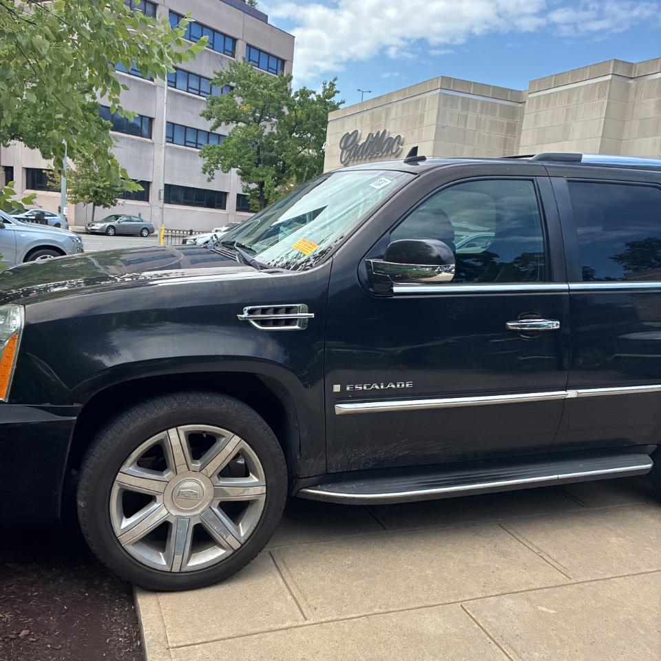 Cadillac Escalade AWD 4dr 2008