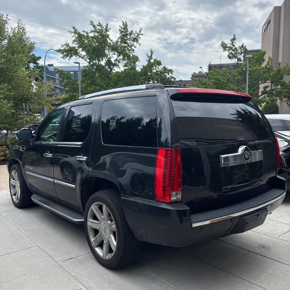 Cadillac Escalade AWD 4dr 2008