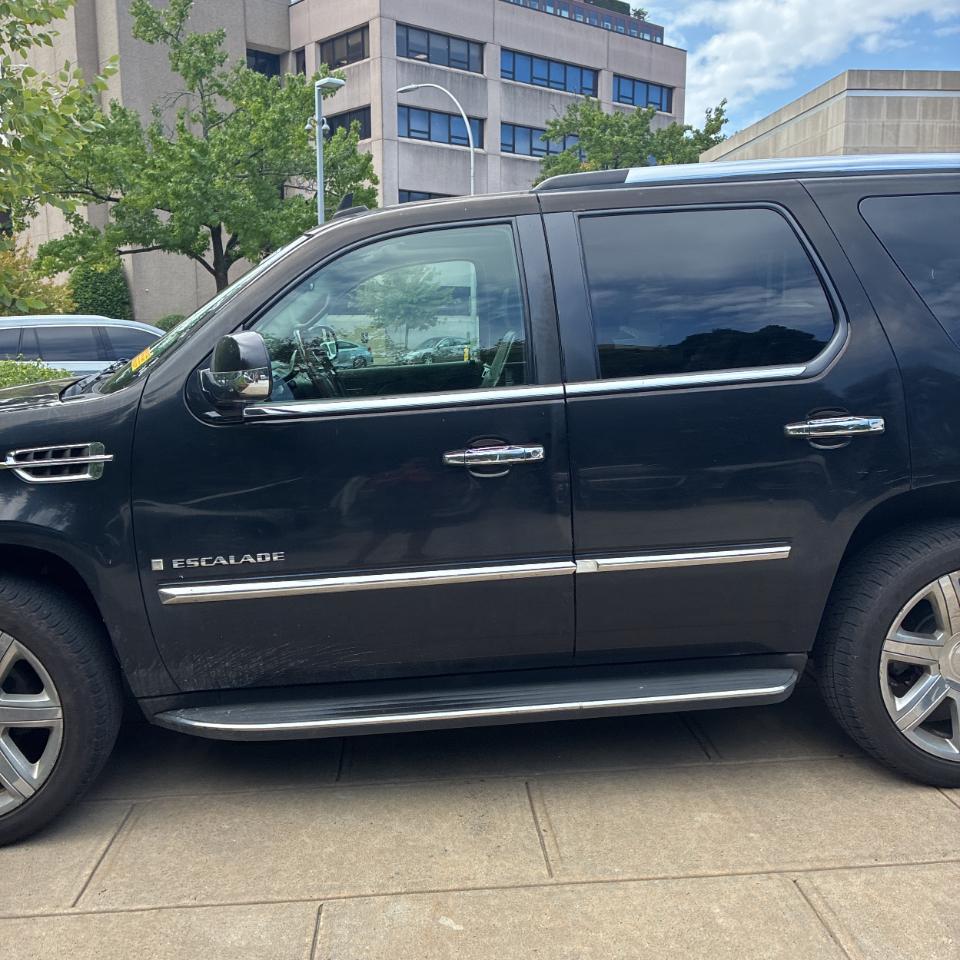 Cadillac Escalade AWD 4dr 2008
