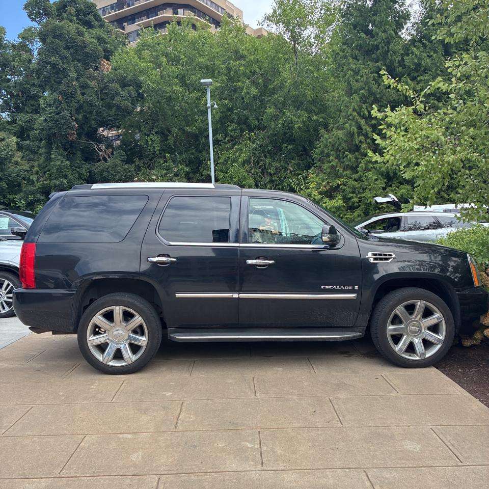 Cadillac Escalade AWD 4dr 2008
