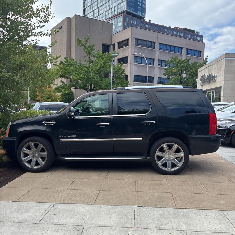 Cadillac Escalade AWD 4dr 2008