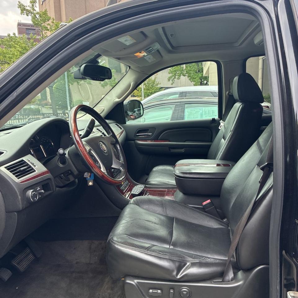 Cadillac Escalade AWD 4dr 2008