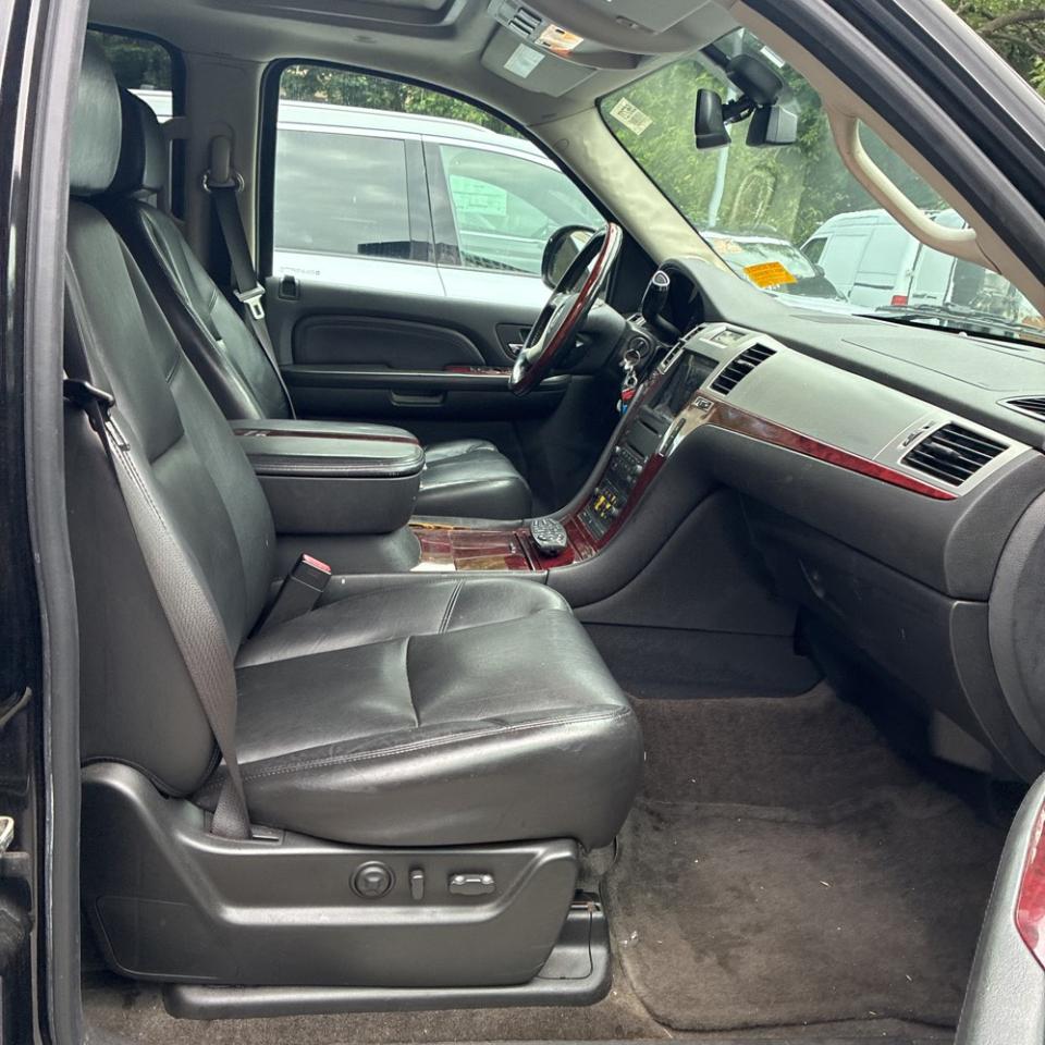 Cadillac Escalade AWD 4dr 2008