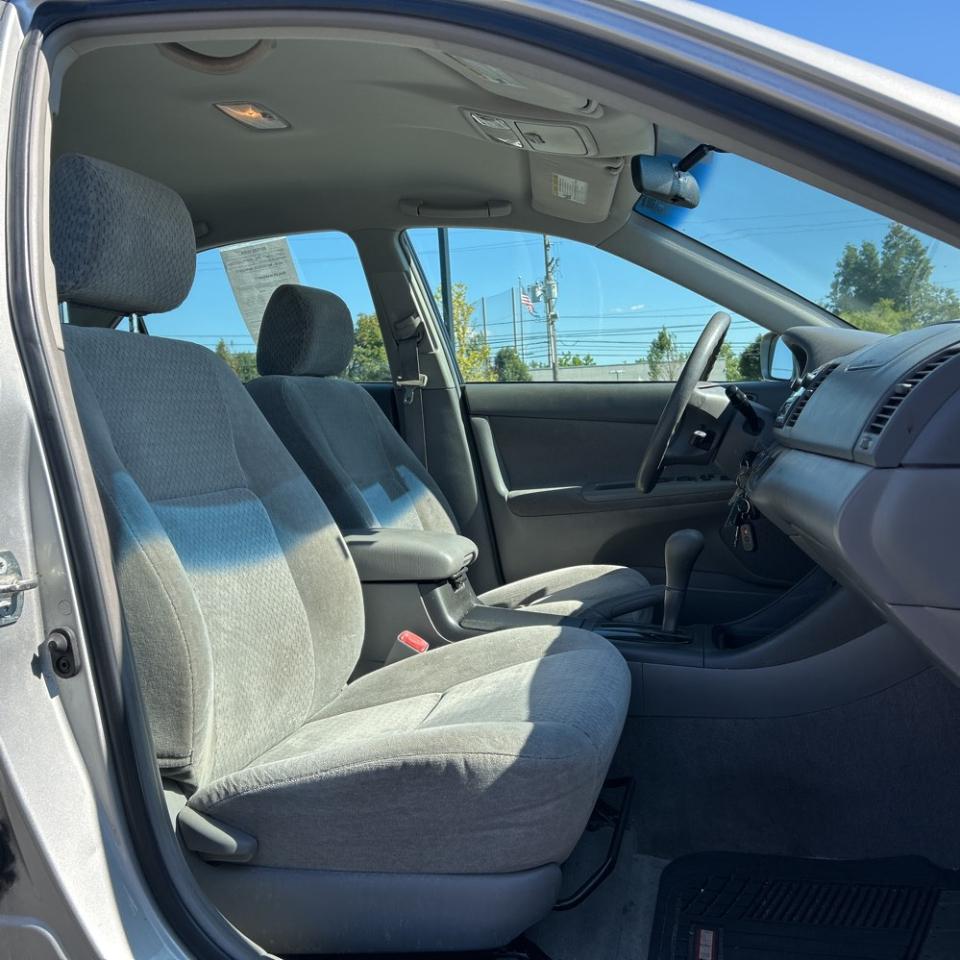 Toyota Camry 4dr Sdn LE Auto 2004