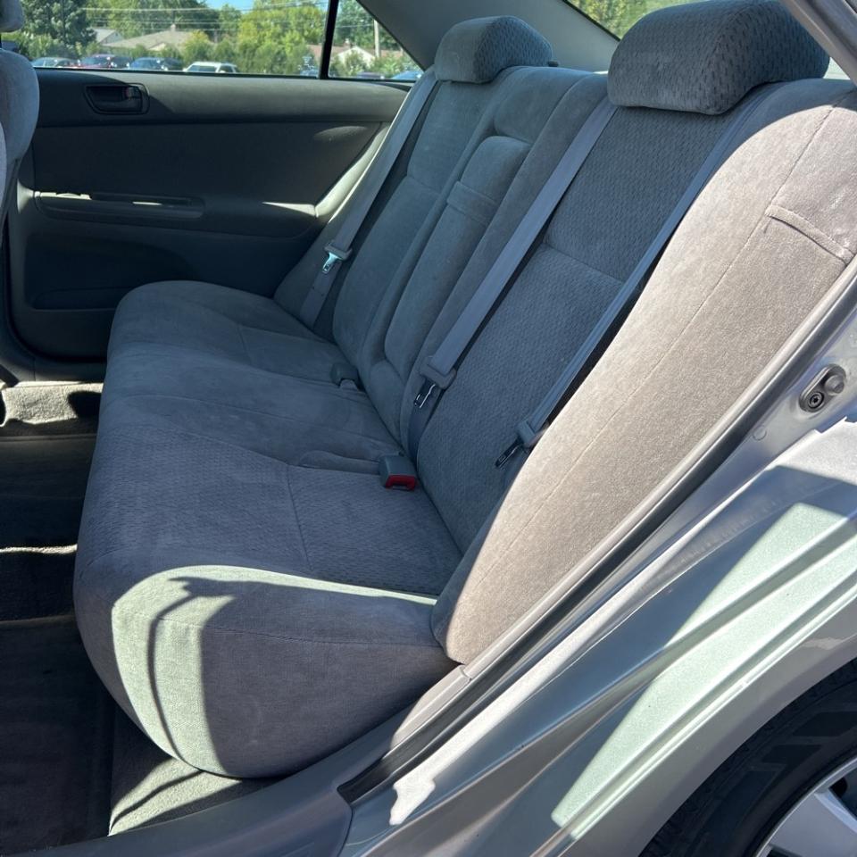 Toyota Camry 4dr Sdn LE Auto 2004