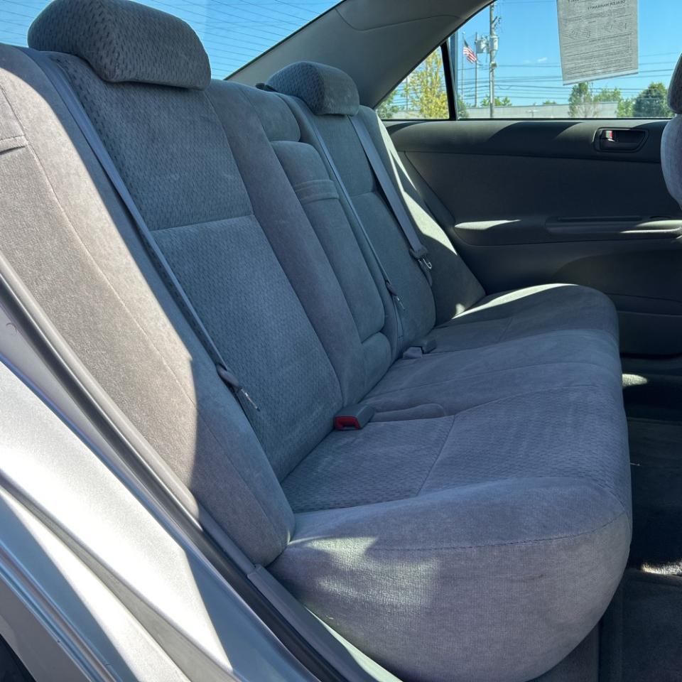 Toyota Camry 4dr Sdn LE Auto 2004