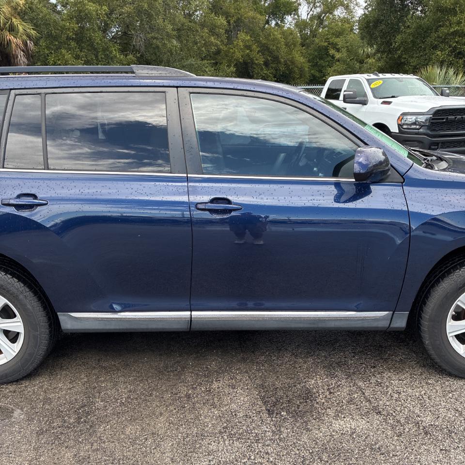 Toyota Highlander FWD 4dr L4 Base (Natl) 2011