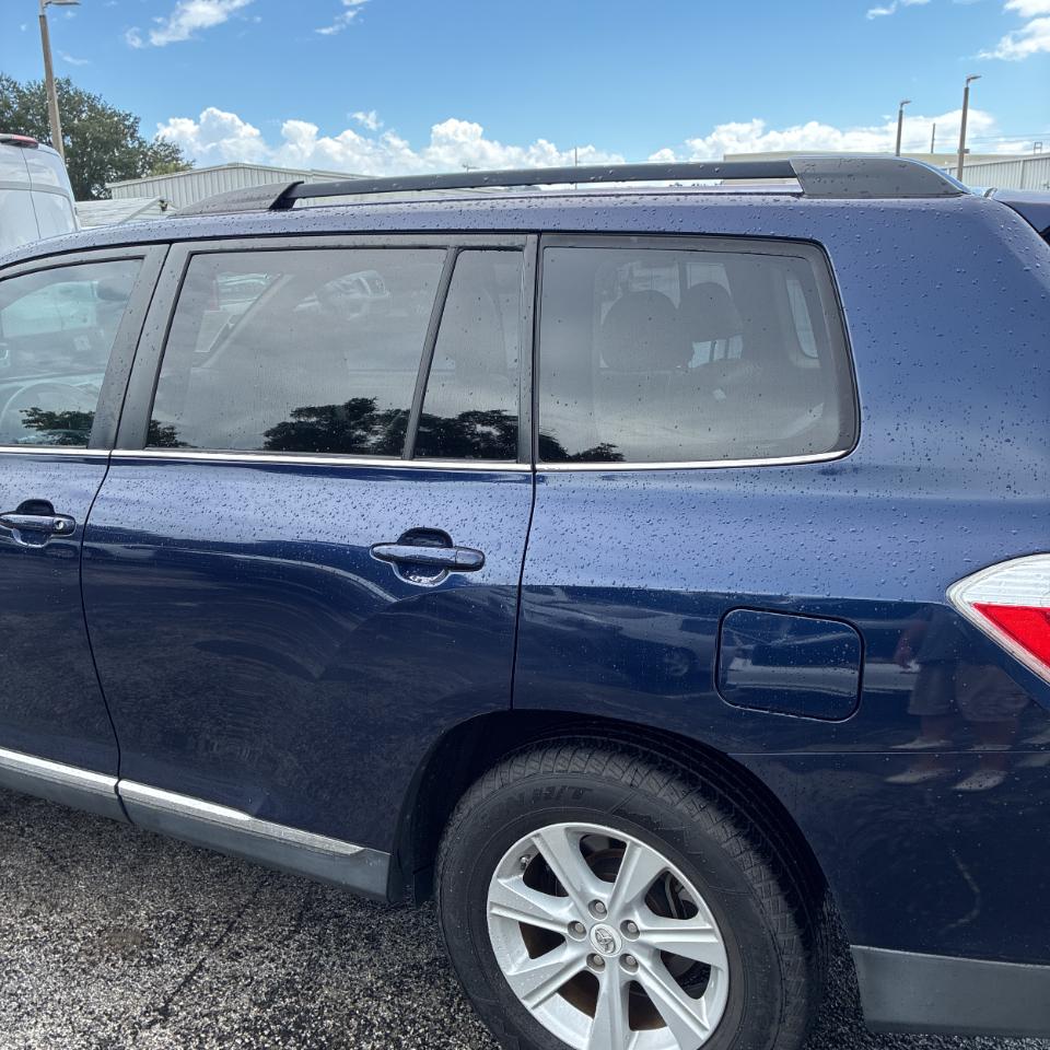 Toyota Highlander FWD 4dr L4 Base (Natl) 2011