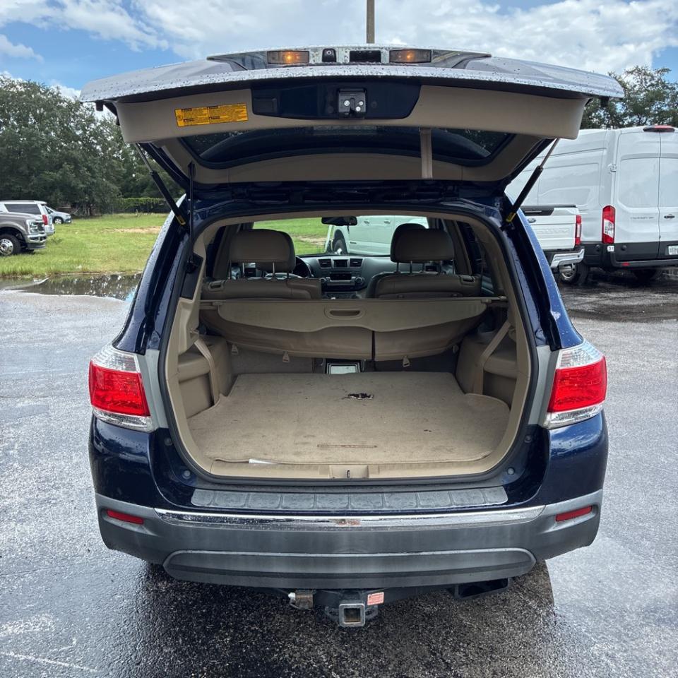 Toyota Highlander FWD 4dr L4 Base (Natl) 2011