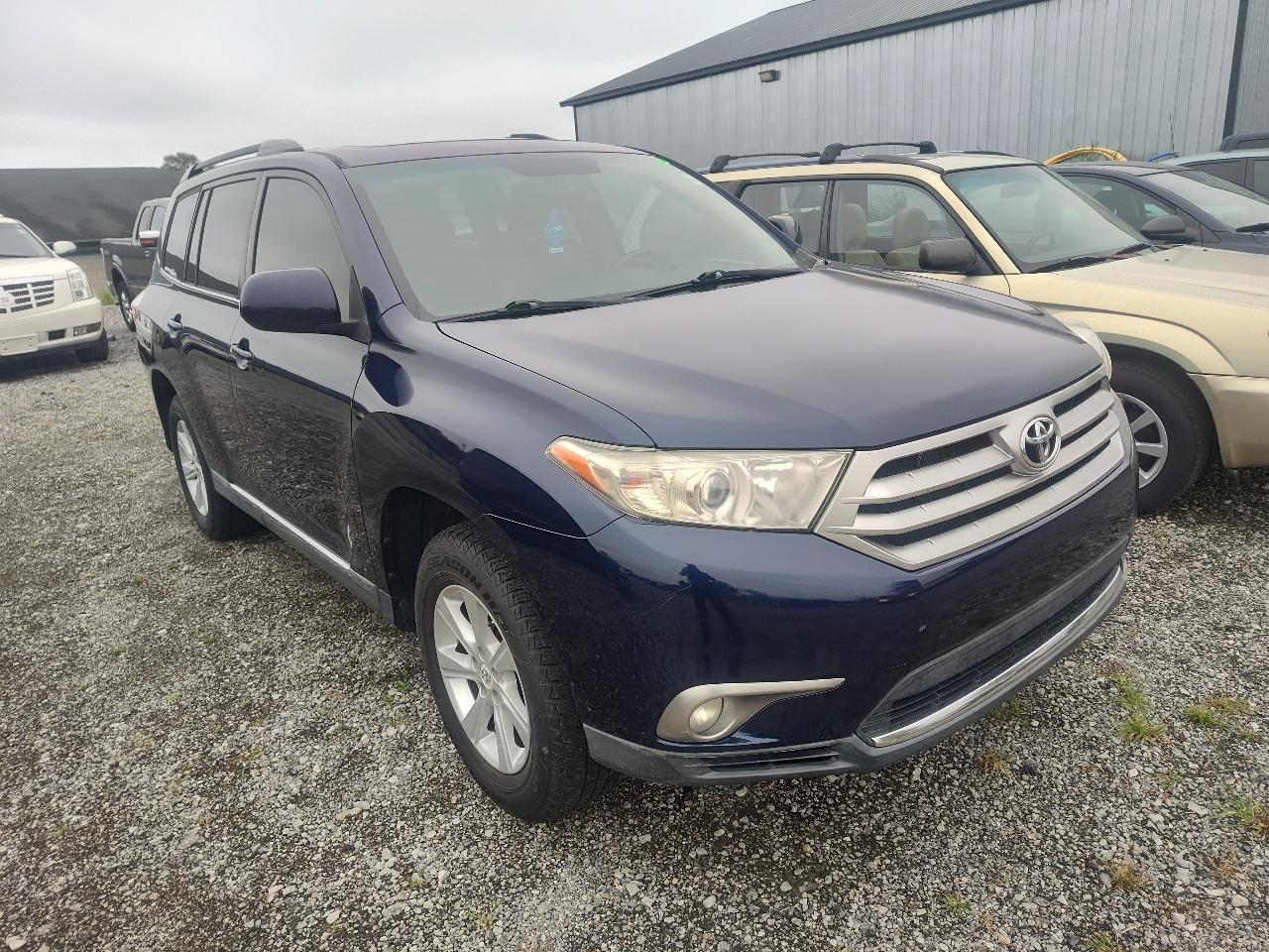 Toyota Highlander FWD 4dr L4 Base (Natl) 2011