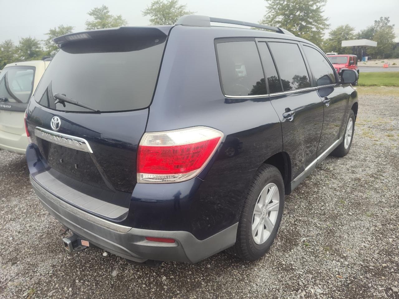 Toyota Highlander FWD 4dr L4 Base (Natl) 2011