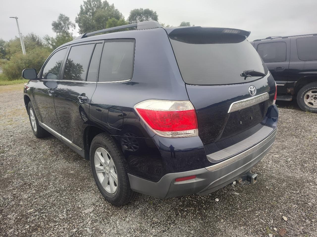 Toyota Highlander FWD 4dr L4 Base (Natl) 2011