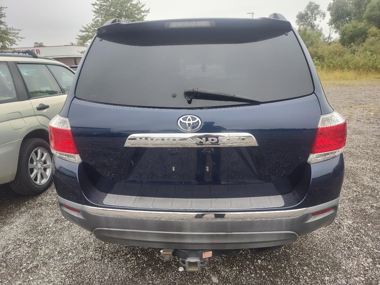 Toyota Highlander FWD 4dr L4 Base (Natl) 2011